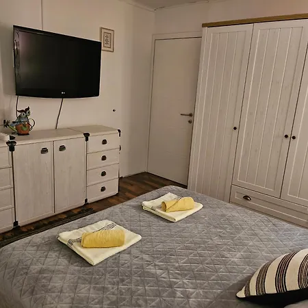 דירה Charming, Cozy & Joyful Modern Oasis