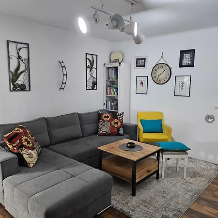 דירה Charming, Cozy & Joyful Modern Oasis *
