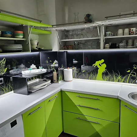 Charming, Cozy & Joyful Modern Oasis סראייבו